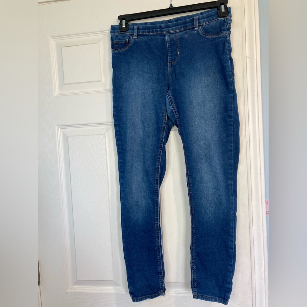 Girls size XXL or 18 jeggings